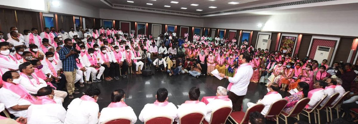 హైదరాబాద్‌ అభివృద్ధిపై 6 సంవత్సరాల ప్రగతి నివేదికను విడుదల చేసిన టీఆర్ఎస్ వర్కింగ్ ప్రెసిడెంట్, మంత్రి శ్రీ కేటీఆర్

bit.ly/35KOtxD

#VoteForCar #HyderabadWithTRS