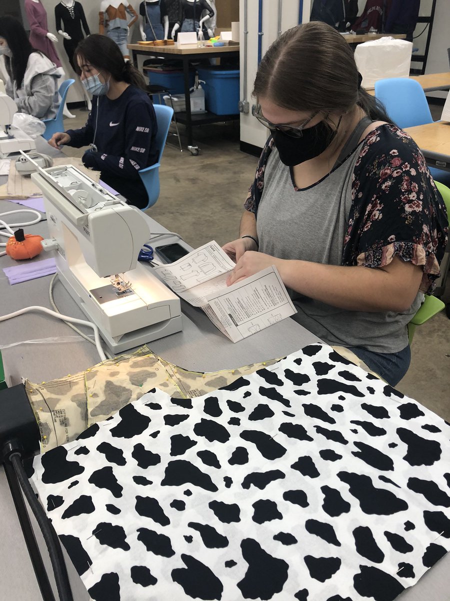 JRisdal24's tweet photo. We are making pajama pants here in the fashion pathway at the @SCCareerAcademy!✂️
@siouxcityschool @WHS_Activities @SiouxCityNorth @BlackRaidersEHS #CTE #TeachFCS #FASHIONCTE #IowaDepartmentOfEducation https://t.co/Aw1fheTIuJ