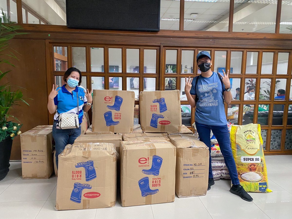 heartkneemolina's tweet photo. Donations bound to Cagayan tomorrow morning!
Thanks to PICPA WMMC, JuanSMILE, UE Cal CSC, SCs and RSOs.
As of 6pm today, we received Php246,650.44 from all over the world.
Walang humpay na pasasalamat po sa inyong lahat!
#LabanCagayan #SamasamaIsabela #TNSinc π https://t.co/r0V5Seevjg
