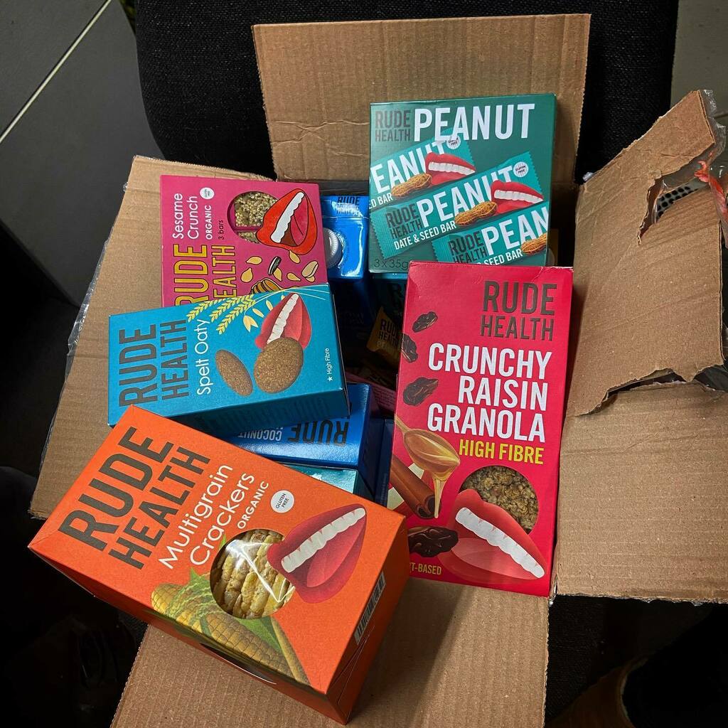 centergravityuk's tweet photo. Nice little surprise package received from @rudehealth this morning, from a client showing his appreciation for our hard work on his 993 project.
#rudehealth #dairyfree #flavourfull #customerappreciation #fabfriday #porsche #993 #centergravity #workingha… https://t.co/6QNiZxDM1O https://t.co/Ee8MGhZtFF