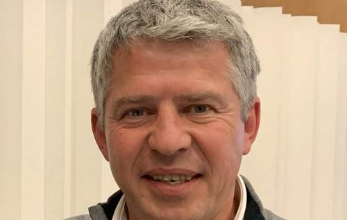 BEconomique's tweet photo. Agroalimentaire : Olivier Clanchin reprend le flambeau de la présidence de l’ABEA 
 Il succède à Annie Saulnier, présidente depuis 2017 de l'association bretonne qui regroupe quelques 200 sites et entreprises #IAA 
▶️https://t.co/4goyUY8Vmb https://t.co/yFDqJCgd45