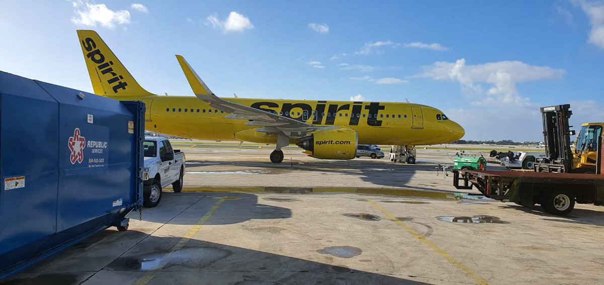 lisandrorosales's tweet image. Gracias @SpiritAirlines por donar 3 vuelos para traer ayuda humanitaria recolectada por organizaciones de hondureños y el @ConsuladoFl. La carga contiene alimentos, articulos de higiene personal y equipo de protección personal
