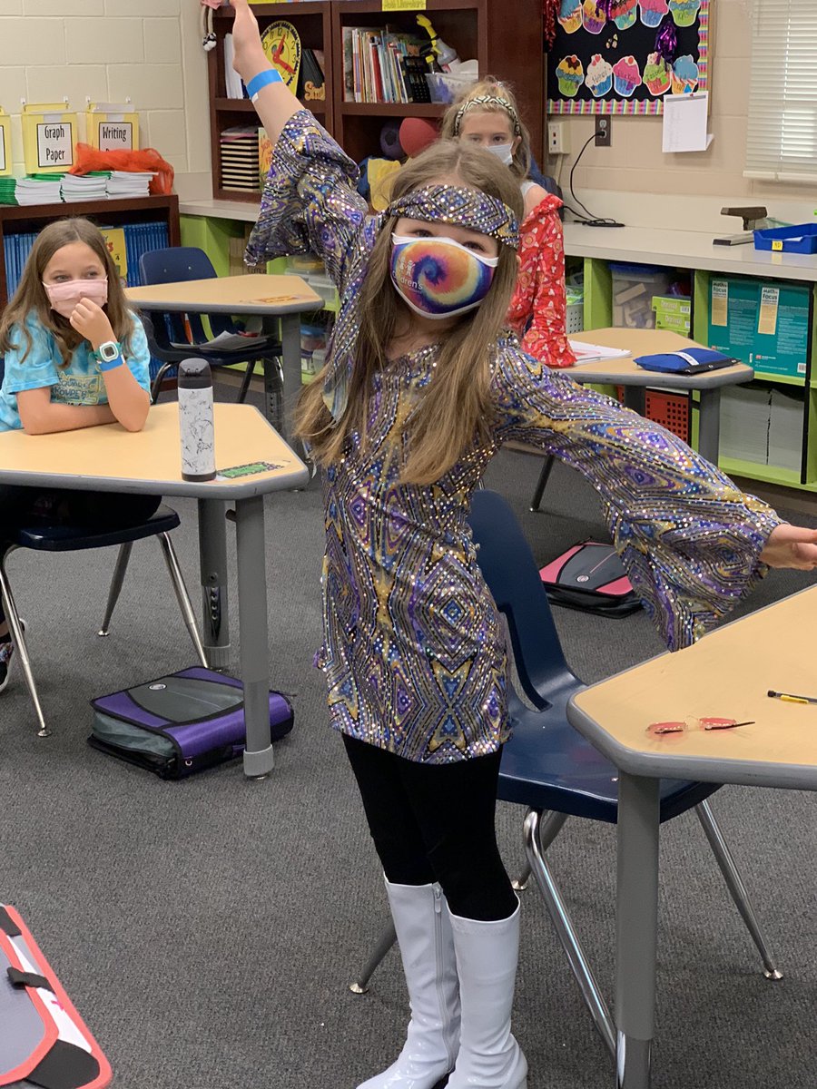soniaahmed11's tweet photo. 4th Graders know what's up π #TheWalkerSchool @TheWalkerSchool
#walkerlearns https://t.co/M6CAqRFCiO