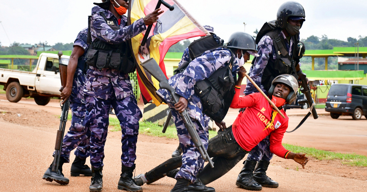 AJEnglish's tweet photo. Uganda's Bobi Wine released on bail as 37 dead in protests over his arrest earlier this week https://t.co/urwgTMwaMV https://t.co/UioTpZpEcc