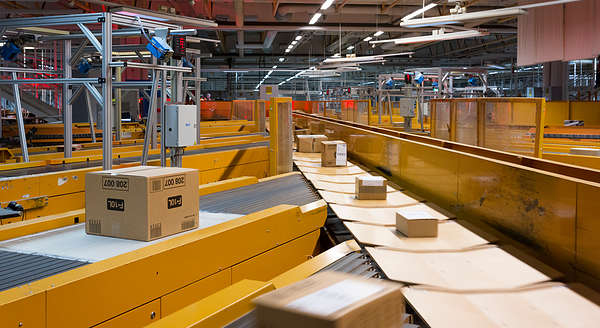 Postigroup's tweet photo. Hyvä kotimaiset verkkokaupat! Singles' Dayn verkkokaupan kasvu suurinta suomalaisilla pienillä ja keskisuurilla yrityksillä. Posti kuljetti viikolla 46 yli miljoona pakettia viikossa.📦 #verkkokauppa

Lue lisää: https://t.co/gYAxGn2nsm https://t.co/ygHJZZ21se