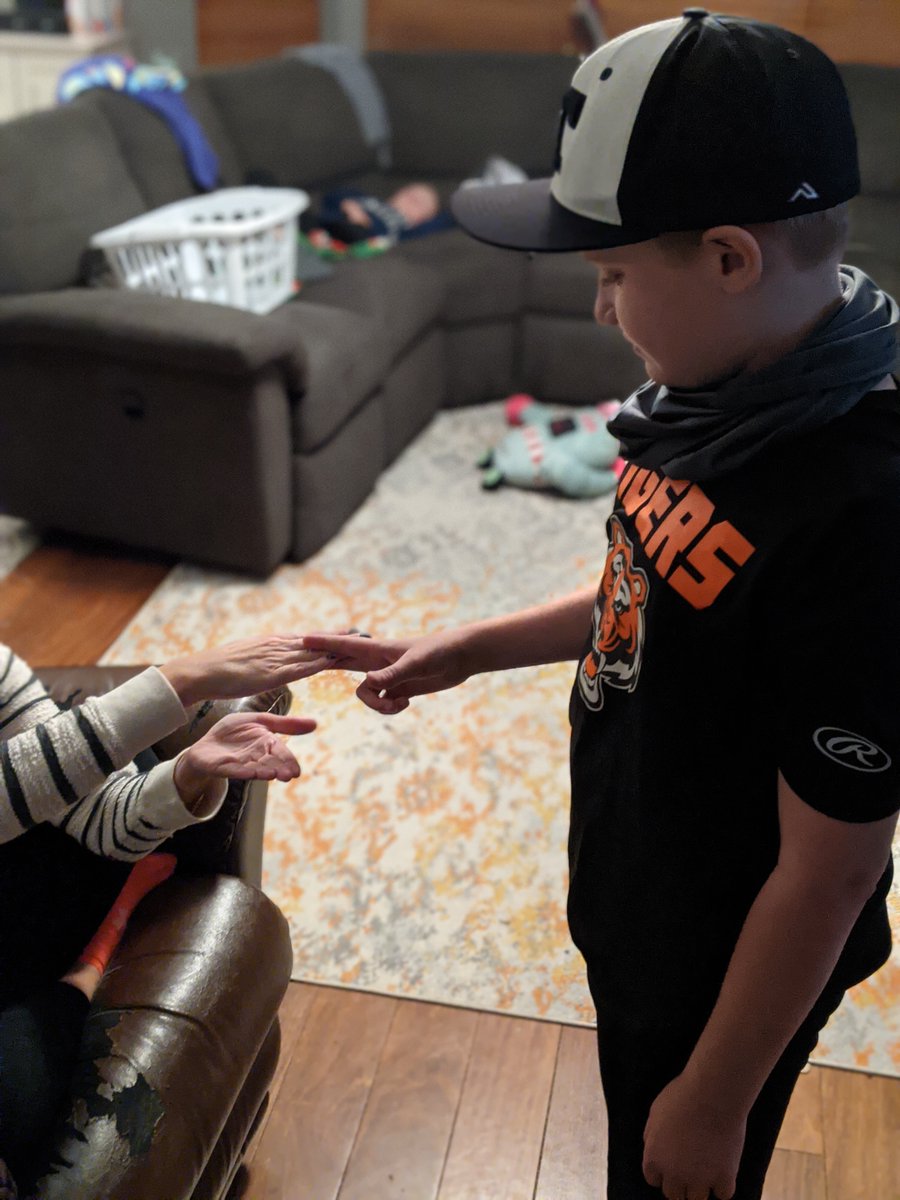 OrchardFarmElem's tweet photo. Habits at Home night 4 was Think Win-Win!  Our families participated with choices of a rock paper scissors contest or to write compliments to the people in your family and discuss how you felt afterwards!  Great work OFES! 
 #ofesleads #tlim #ofarmpride https://t.co/39igunWhRN
