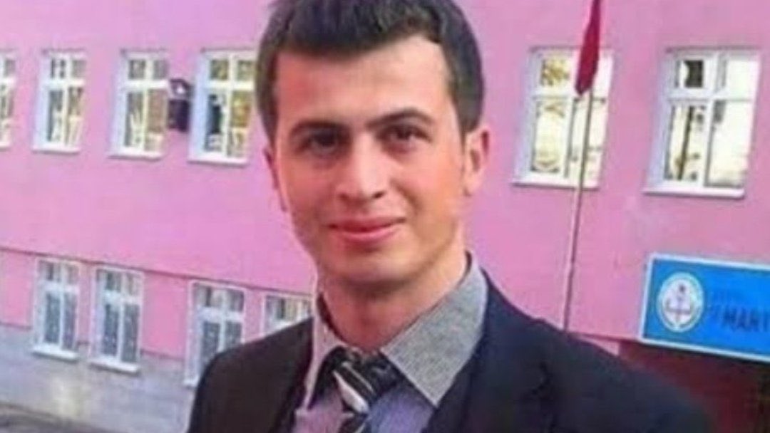 ulkucuvideolar's tweet photo. Hangisi gençliğine doymuştu?
Selahattini güzelleyenler, bahçenizde bahar yüzü göremeyeceksiniz. #TeröristSelo https://t.co/gvQoTbYxM5