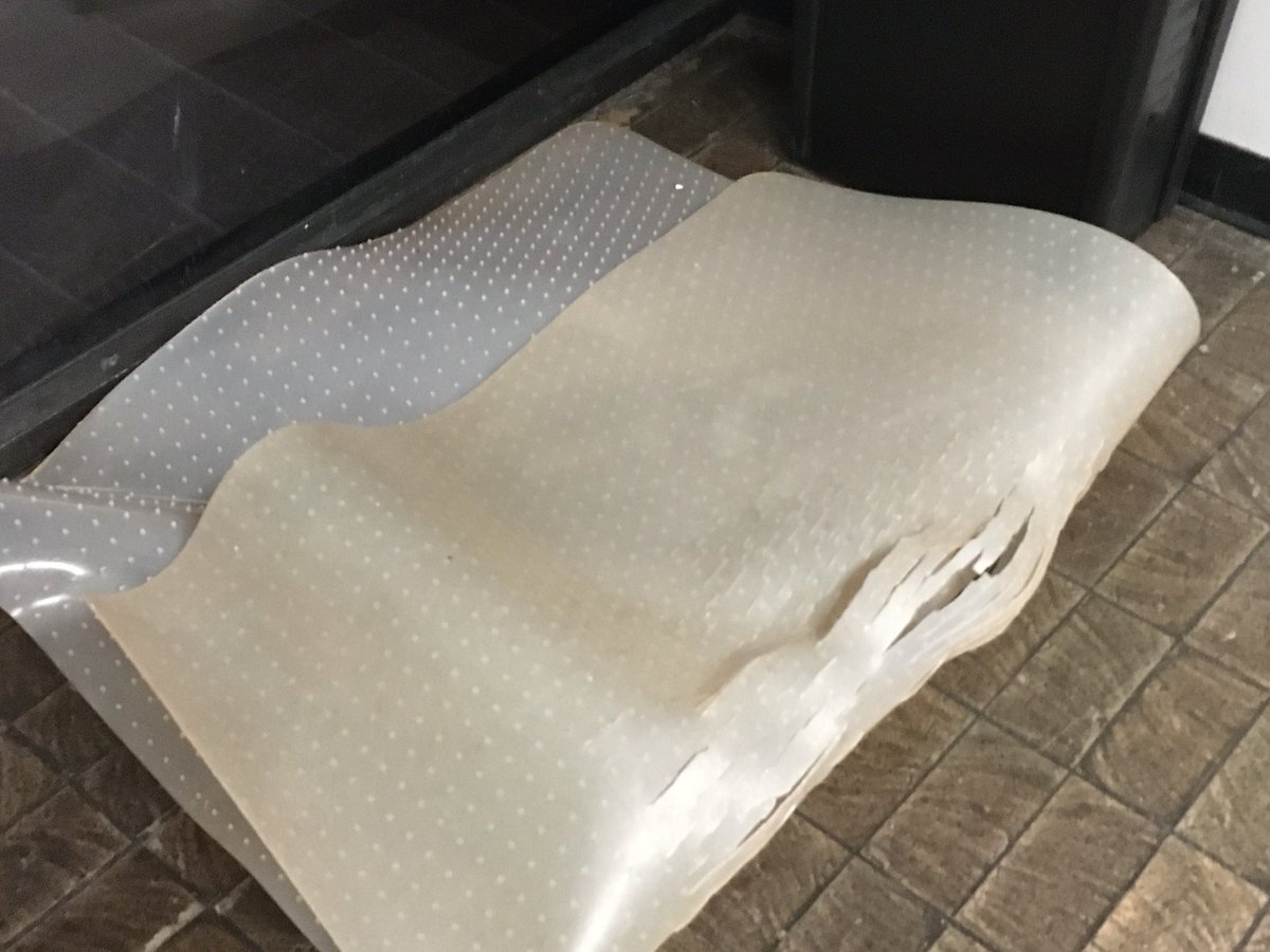 DamnGoodReviews's tweet image. Does an old plastic chairmat like this look familiar.  Just wait I have something you’re going to love. Stay Tuned #homeoffice #workfromhome @Vitrazza