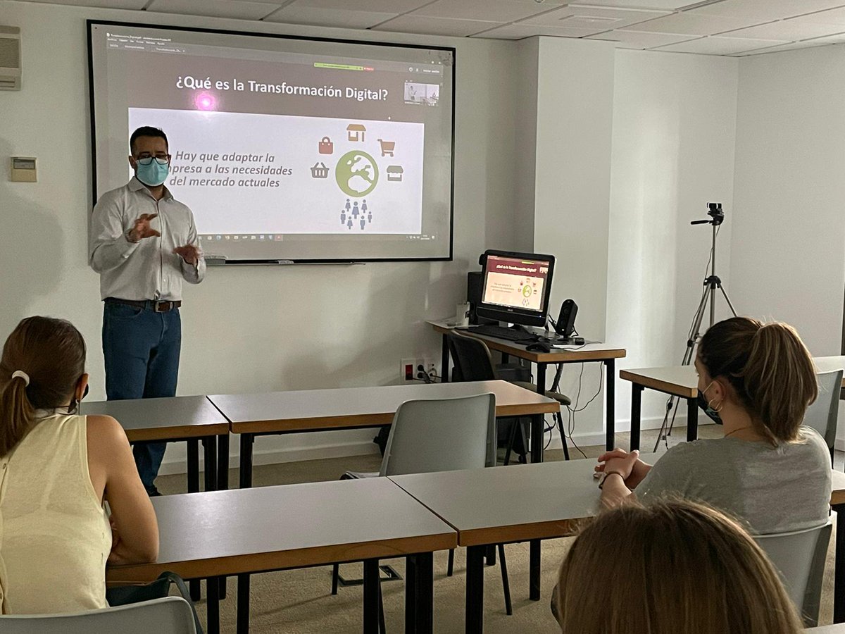 AdisonDPC's tweet photo. Muy agradecido por la oportunidad de hablar hoy en @ESM_Tenerife sobre la #TransformaciónDigital. Referentes de la formación en #Tenerife
#NuevosTalentos #Formación #Digital https://t.co/YXCDF4rbuW