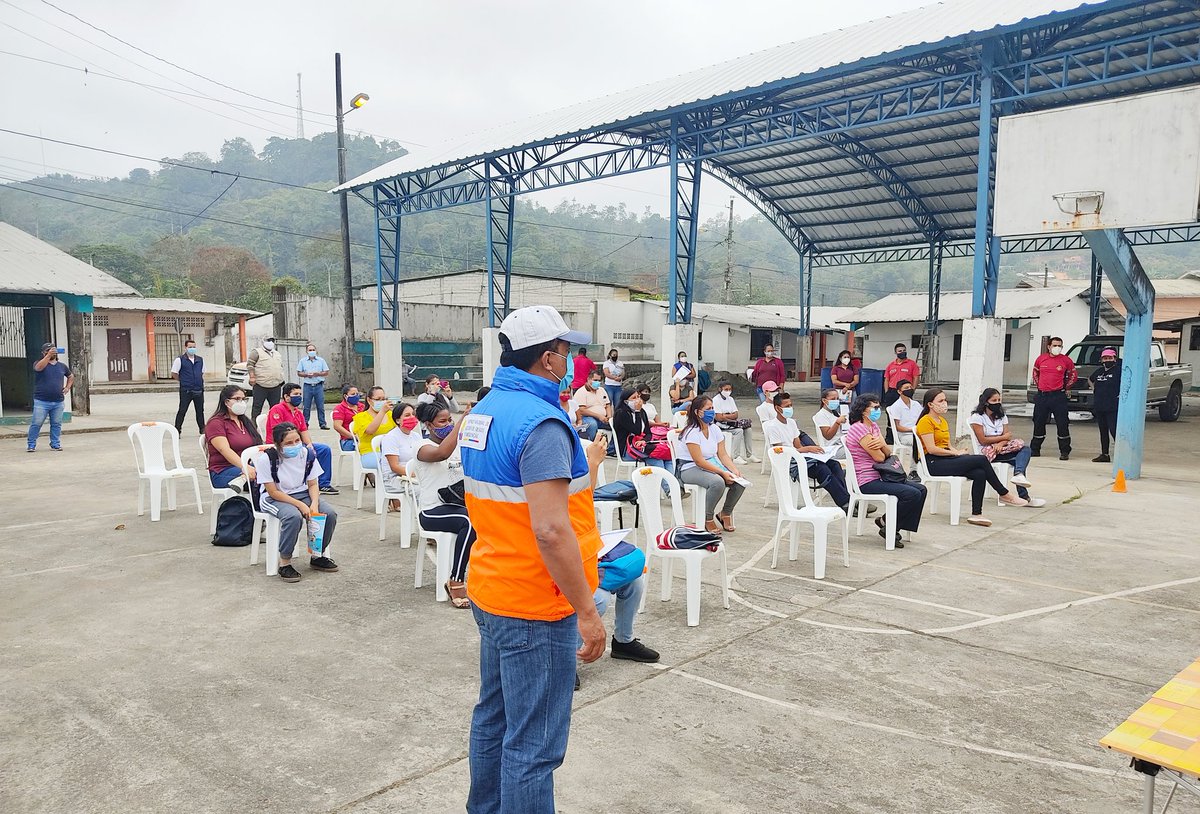 EducacionZ2_Ec's tweet photo. #SíALaEducación | @MeraViteri Director Distrital 17D12, participó en el simulacro de sismos realizado por @Riesgos_Ec en la U.E. Puerto Quito a docentes, estudiantes y población en general.
#AprendemosJuntosEnCasa
#JuntosNosCuidamos https://t.co/dETdNreXAf