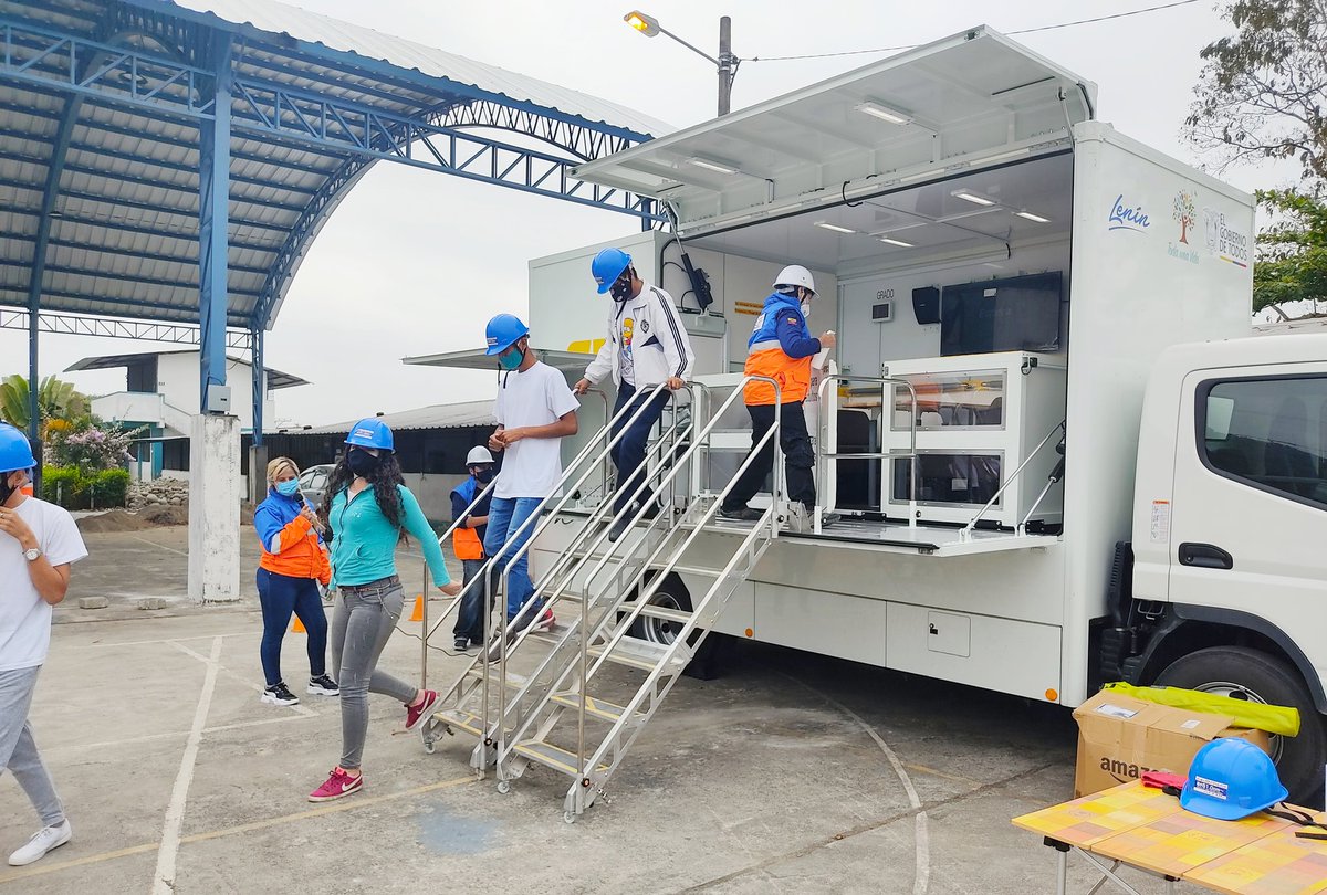 EducacionZ2_Ec's tweet photo. #SíALaEducación | @MeraViteri Director Distrital 17D12, participó en el simulacro de sismos realizado por @Riesgos_Ec en la U.E. Puerto Quito a docentes, estudiantes y población en general.
#AprendemosJuntosEnCasa
#JuntosNosCuidamos https://t.co/dETdNreXAf