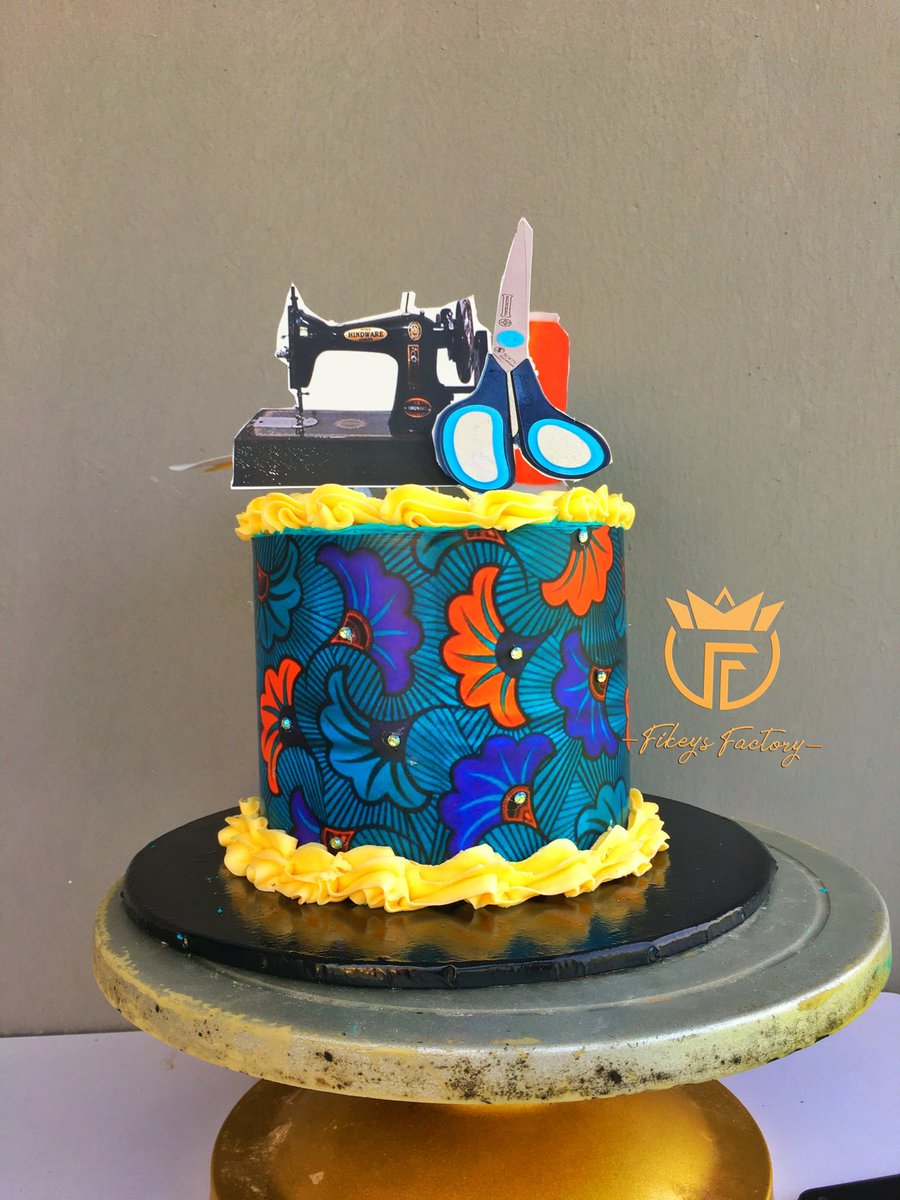 FikeysF's tweet photo. We made this amazing cake for a fashion designer. She did not have anything in mind but we made this cutie. 
 We serve kings and queens. 
#bestcakeplug #cakesinibadan #ibadanbakers https://t.co/6JQWRMekb9