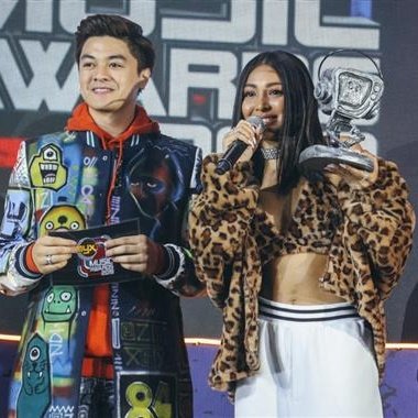 glowinglustrous's tweet photo. I'll never forget the year 2019, Nadine took home all the major awards. The year before, when it was palm dreams, unfortunately i wasn't there coz i was sick, so the only one that I got to see is nadine's one &amp; I was there for that. That was amazing. — James Reid

🥺🥺🥺🤍😭 https://t.co/ycvah939ne