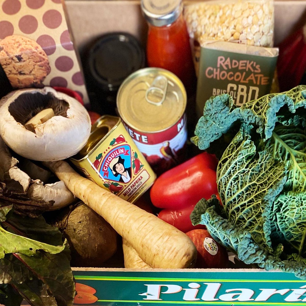 Tobacco_Factory's tweet photo. Head on over to @tobaccofactorymarkets’ Instagram page, where we’re running an awesome Five Acre Farm giveaway 🙌🏼.
https://t.co/STLwW6PlUD
You could win T H I S box crammed full of Farm Shop goodies 👇🏼.
#FarmShop #FiveAcreFarm #GiveAway #Competition #Bristol #Community https://t.co/Ep70xMDiFS