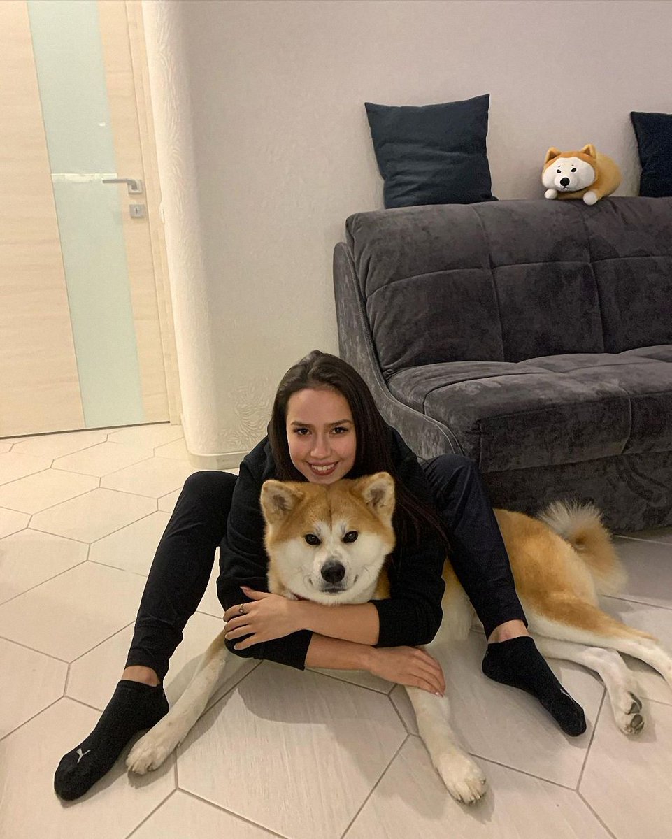 ザギトワ 選手がインスタグラムに愛犬マサルとの素敵なツーショットを