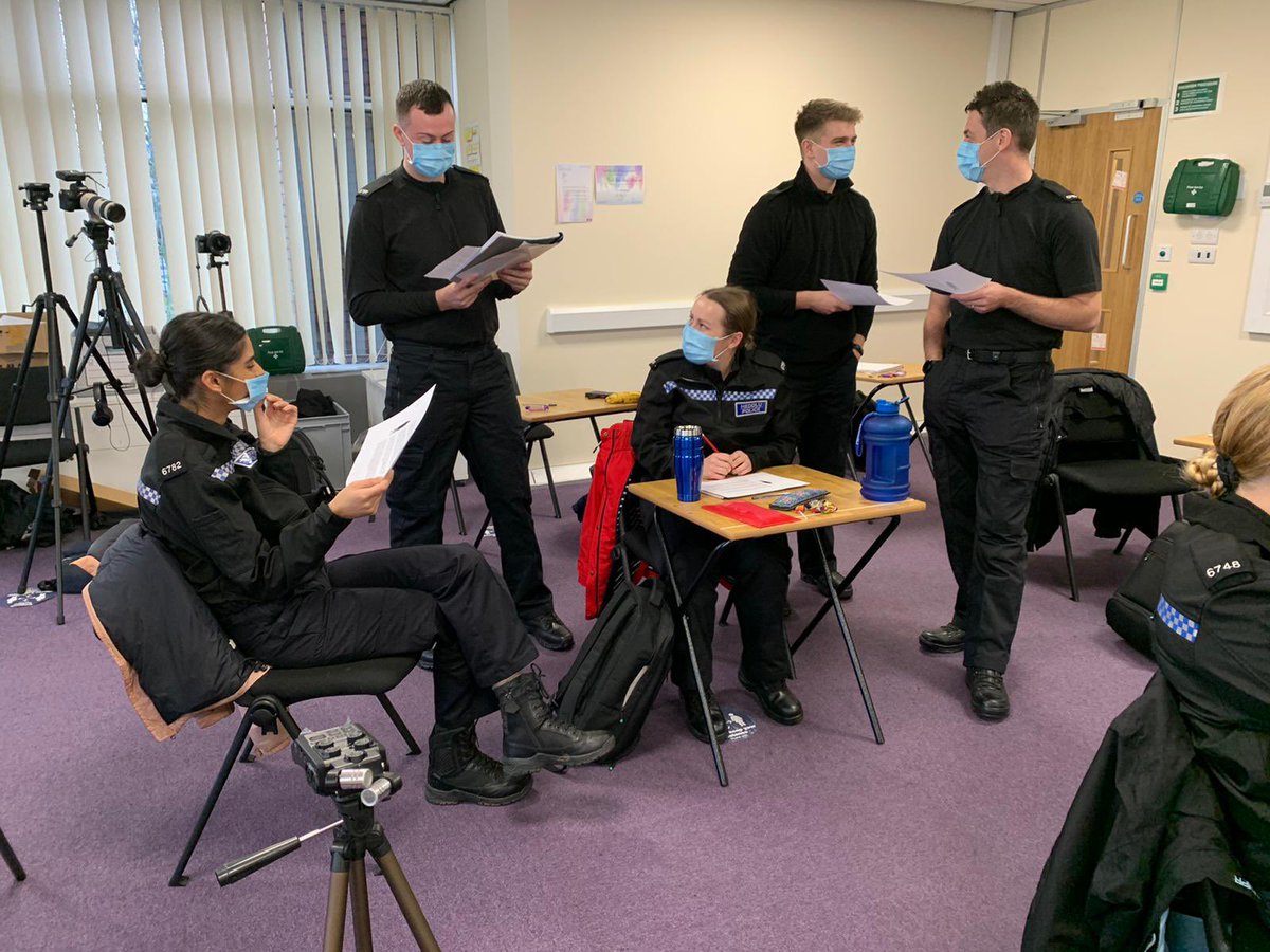 Natalie69731538's tweet photo. ACE TIME training group exercise @swpolice exploring how we can have different judgements about someone’s level of vulnerability, how important it is to discuss wider social factors that can influence this, importance of sharing info, working with a multiagency approach. https://t.co/t2S12xrDXH
