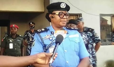 IpobosisiomaLga's tweet photo. Breaking!,
Abia state @PoliceNG commissioner Mrs #JanetAgbede 
Secretely Launched Police Unit  #RRS In Abia, they are secretely killing youths tagged them #Ipob/ #EndSarsprotester, they will Access your phone looking for #Biafra or #EndSars picture, SEE ear/body victim @StateDept https://t.co/Ojg5ud9Grd