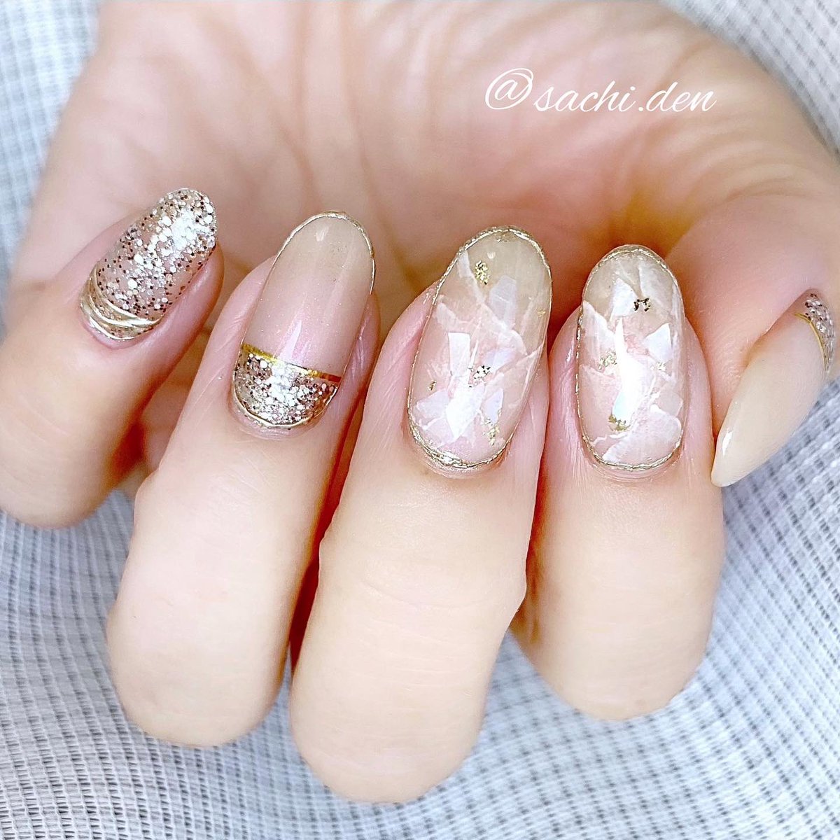 Sachi Gelme1 冬の限定カラー3色が明日11月21 土 発売になります 3色のうちgm 92 Drape ドレープ を使ってアンティークっぽい天然石ネイルしてみました 詳しくは T Co Mpmijijer5 ジェルミーワン ドレープ セルフジェル