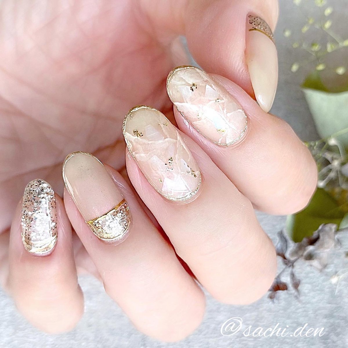 Sachi Gelme1 冬の限定カラー3色が明日11月21 土 発売になります 3色のうちgm 92 Drape ドレープ を使ってアンティークっぽい天然石ネイルしてみました 詳しくは T Co Mpmijijer5 ジェルミーワン ドレープ セルフジェル