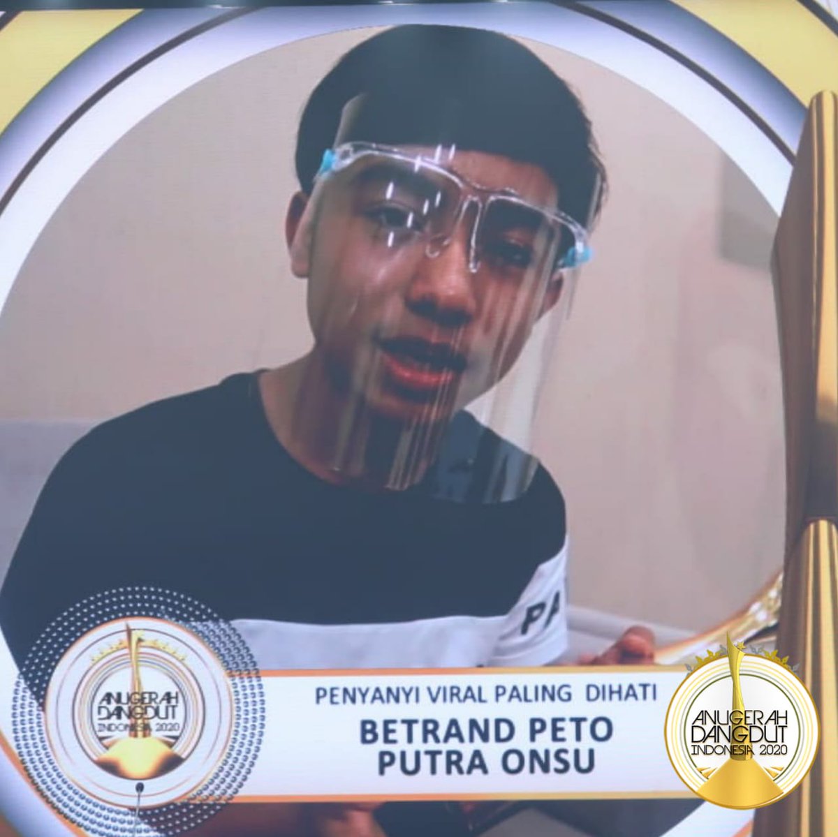 Official_MNCTV's tweet photo. Selamat kepada @betrandpeto_id menjadi pemenang kategori Pemyanyi Viral Paling di Hati #ADI2020 https://t.co/3pZsKsAsFC