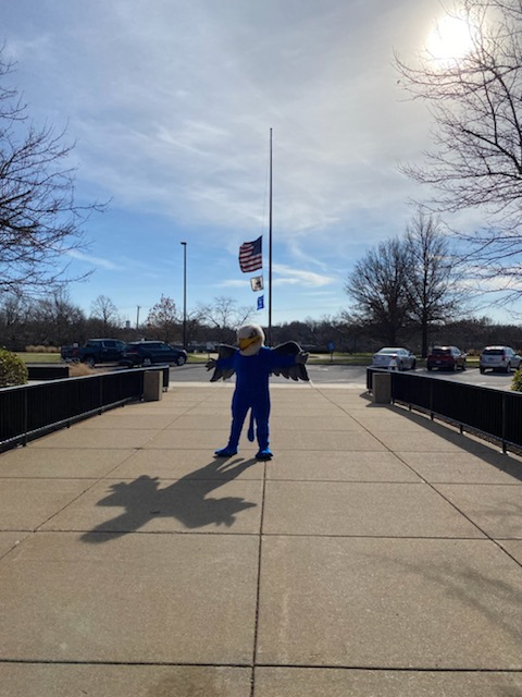 LWEGriffins's tweet image. School Pride Day! Our last day of our challenge! Wear your school colors to show your Griffin Pride!
@LWEGriffins vs @SandburgHS 
#EastvsSandburg #SpiritWeekChallenge @lwestuco