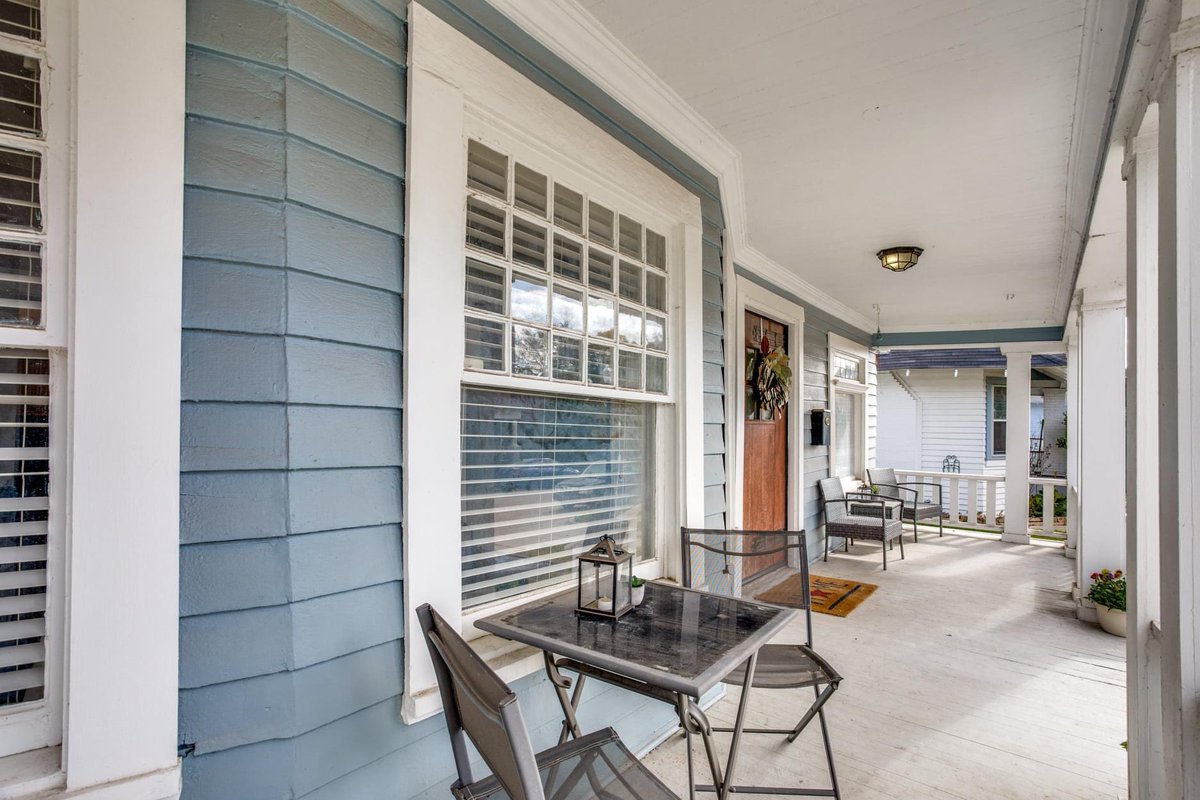 MagnoliaRealty's tweet photo. FEATURED LISTING | 1409 S. Henderson St., Fort Worth, TX 76104 | 3 bed | 2 bath | 1,331 sq ft

This beautiful craftsman home is in the historical Fairmount district. Presented at $370,000!

judithdroguett@magnoliarealty.com | 817-235-5446 | https://t.co/uCXnNnMTOd #MagnoliaRealty https://t.co/kSKbbgpz4t