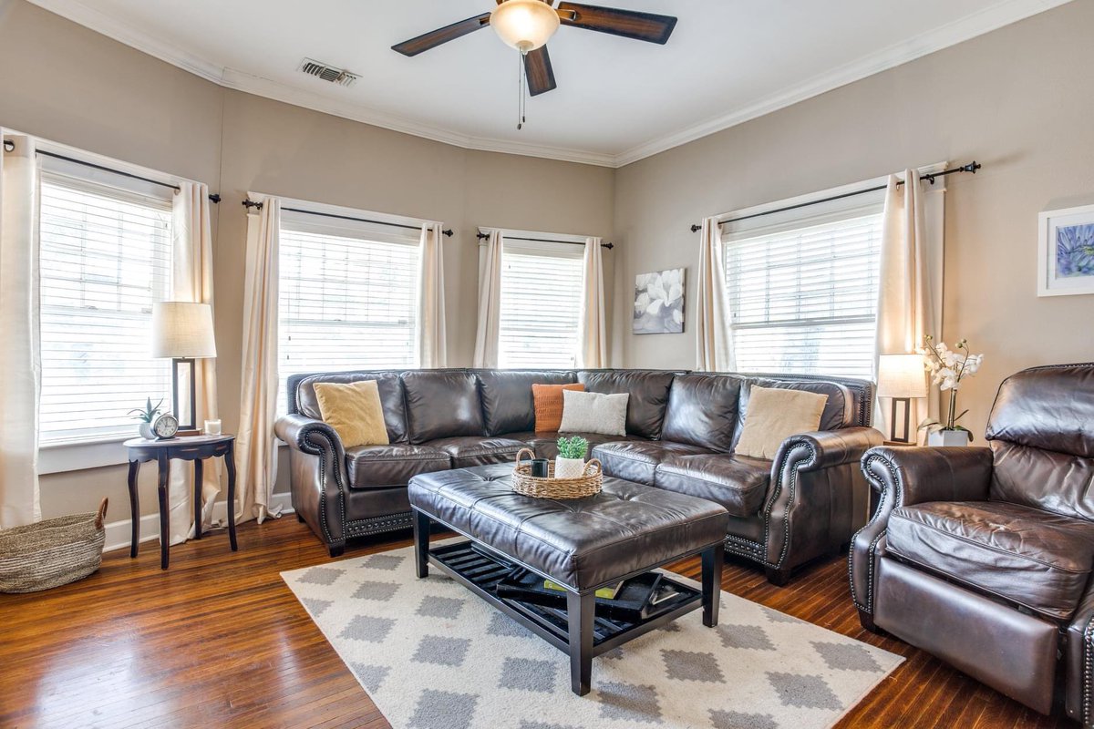 MagnoliaRealty's tweet photo. FEATURED LISTING | 1409 S. Henderson St., Fort Worth, TX 76104 | 3 bed | 2 bath | 1,331 sq ft

This beautiful craftsman home is in the historical Fairmount district. Presented at $370,000!

judithdroguett@magnoliarealty.com | 817-235-5446 | https://t.co/uCXnNnMTOd #MagnoliaRealty https://t.co/kSKbbgpz4t