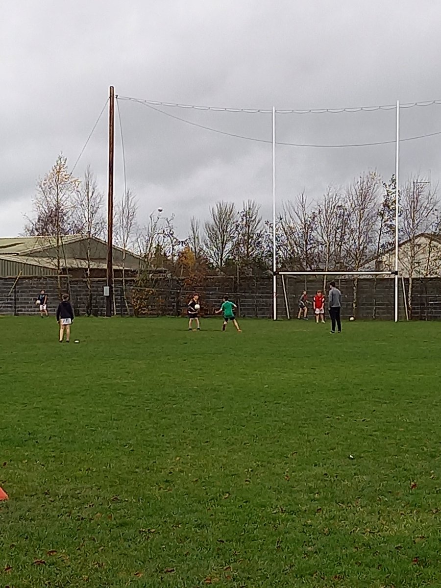 Offaly_GAA's tweet photo. Great to be back coaching the 1st years of Colaiste Choilm today where near 40 players were in attendance working on Fuctional Movement, Skill Dev and Scoring

#coaching https://t.co/lNuzGUkNgP