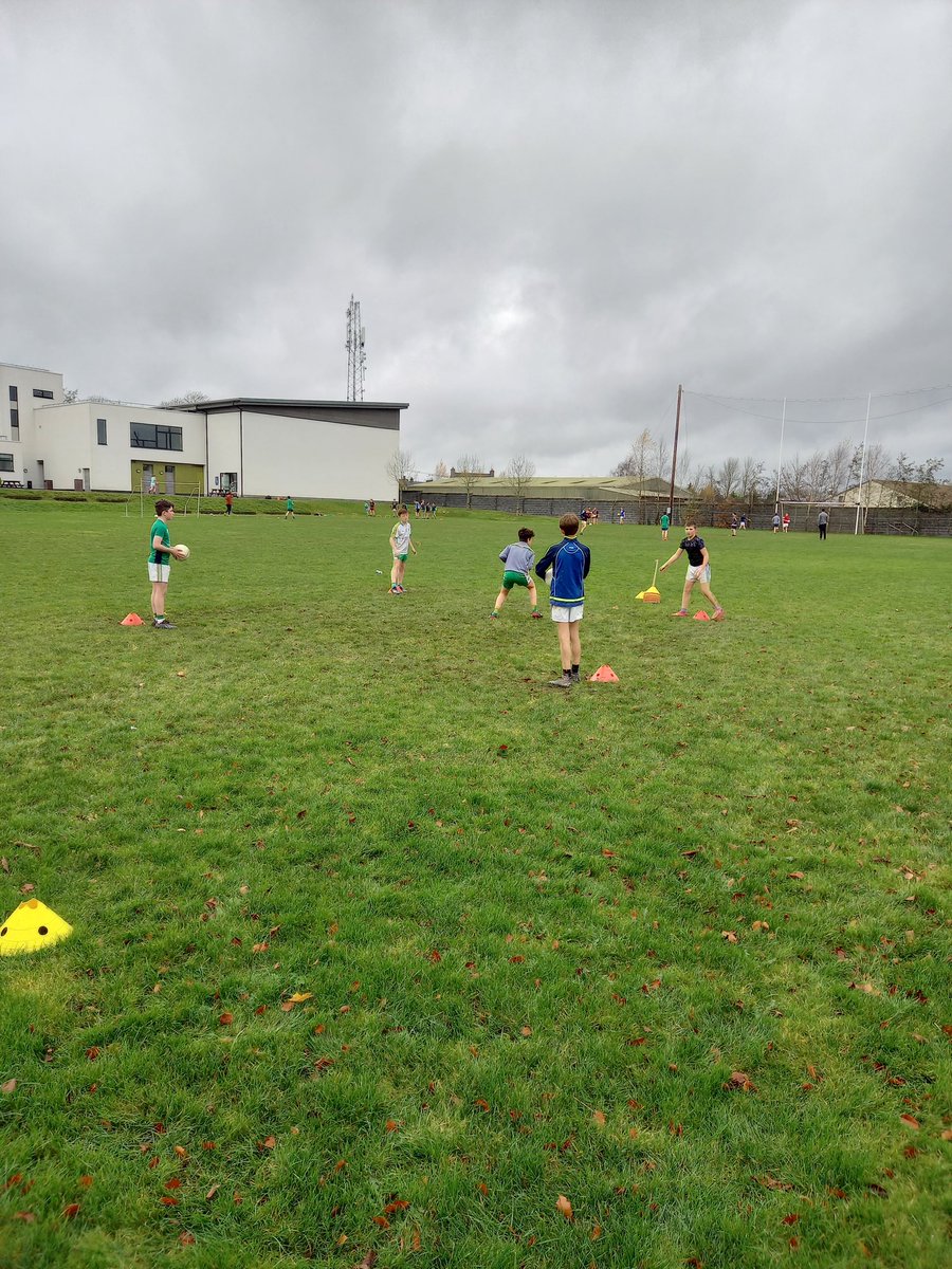 Offaly_GAA's tweet photo. Great to be back coaching the 1st years of Colaiste Choilm today where near 40 players were in attendance working on Fuctional Movement, Skill Dev and Scoring

#coaching https://t.co/lNuzGUkNgP
