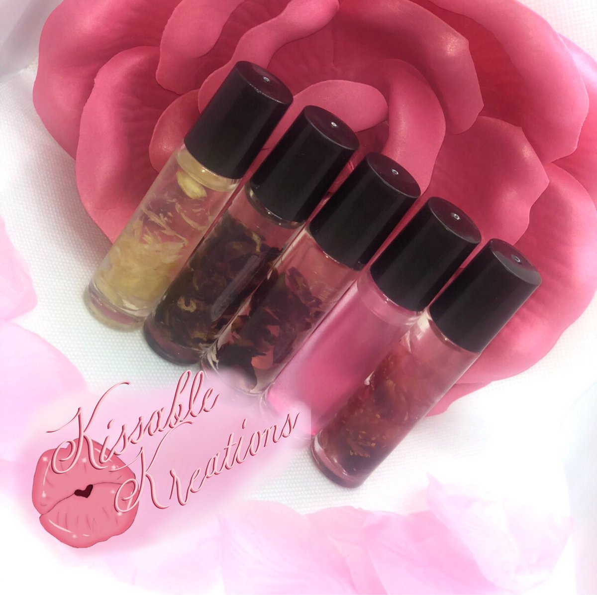 seankeya's tweet photo. Kissable Kreations 💞 
Vegan &amp; cruelty free  
Handmade lip gloss,oil,scrubs, body scrubs, &amp; initial keychains😌 
IG:Kissable_Kreations
Facebook:Keya’s Kissable Kreations https://t.co/EqhLkEe13l