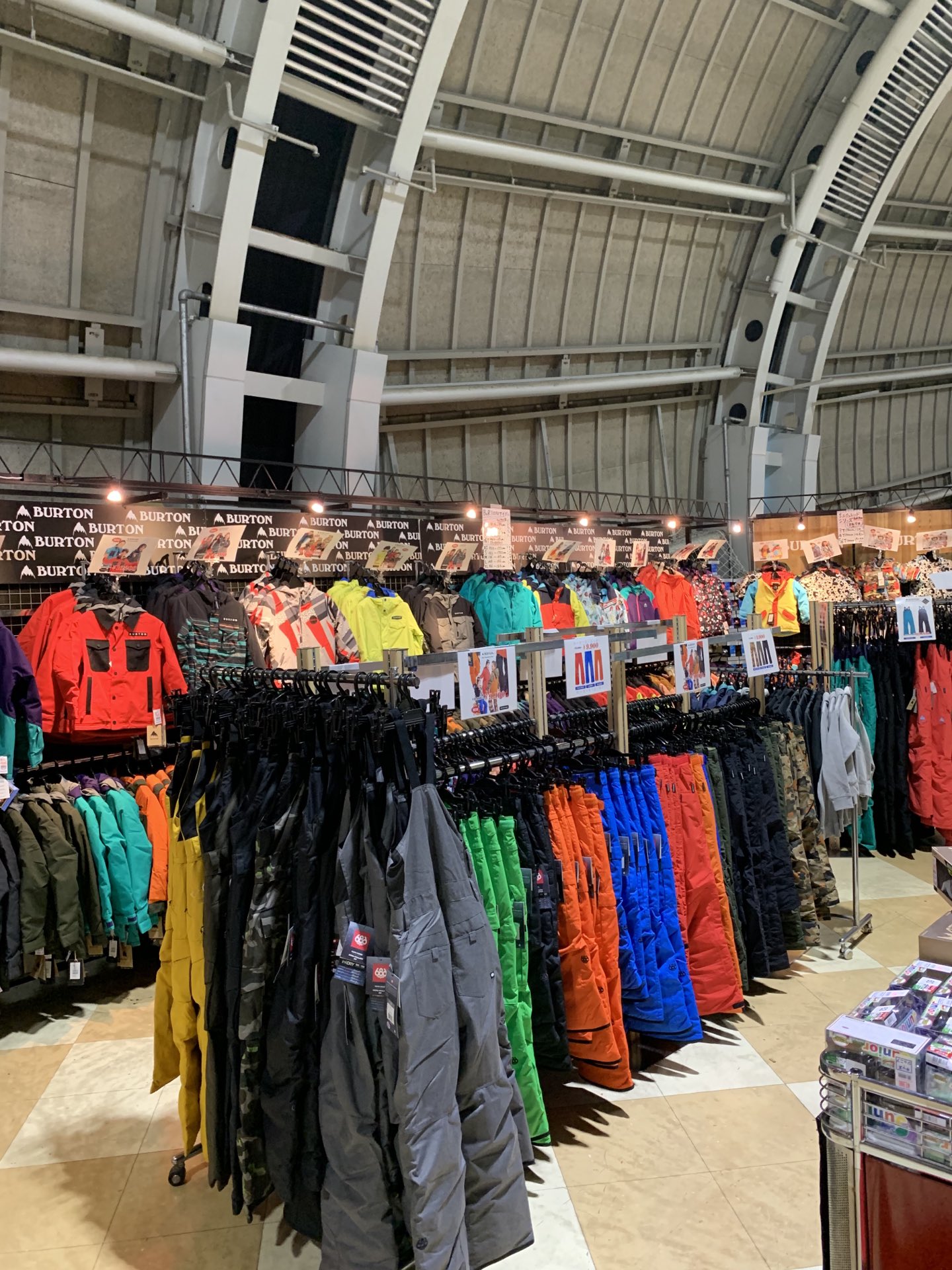 Psj Family キッズburtonウェアコーナー どれも可愛くて間違いなく迷います スノーボード スノーボーダー スノーボードキッズ Psjfamily バートン Burton Jsbcスノータウン 京セラドーム 大阪名物 キッズ スノーボードウェアを買う