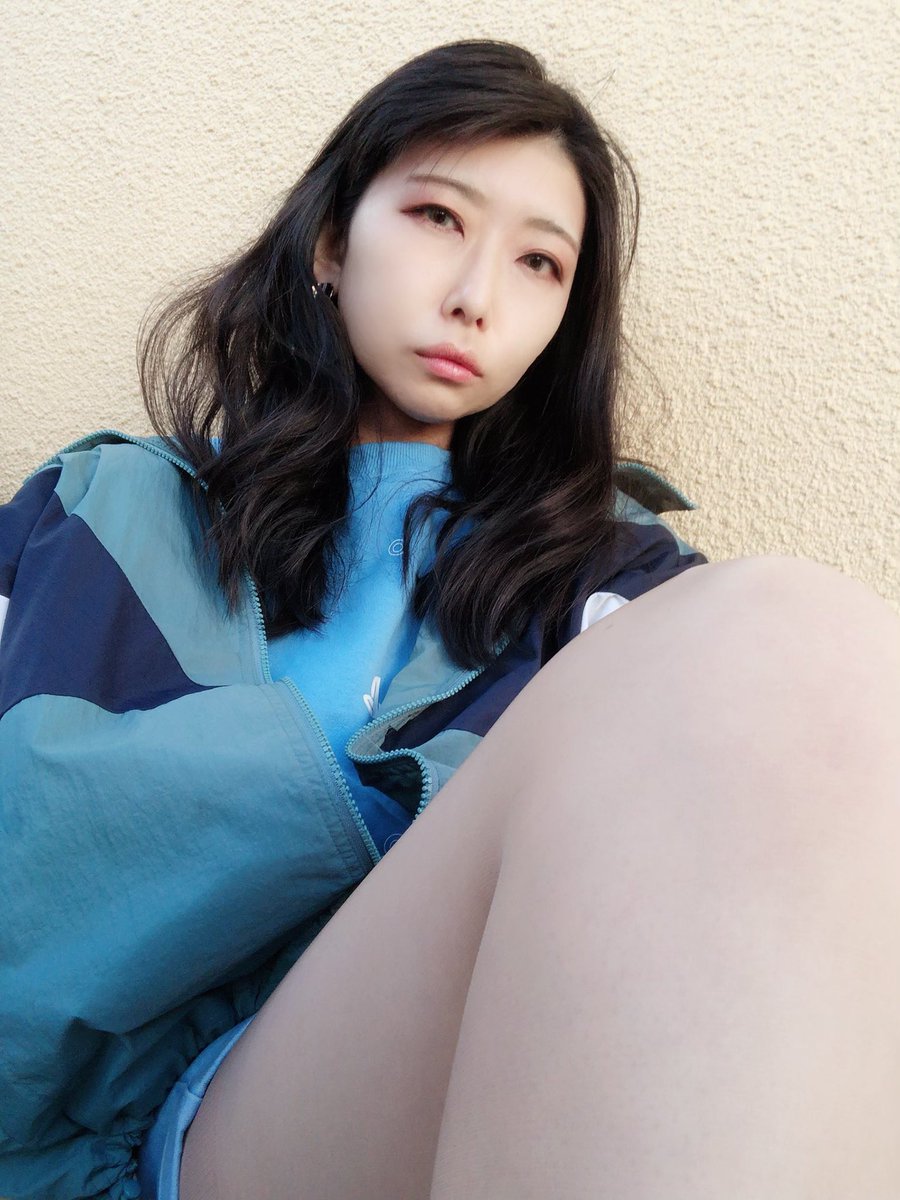 慈雨 4 3あしピタっ S Tweet いい太ももの日 いいふとももの日 慈雨の脚は健脚 Trendsmap