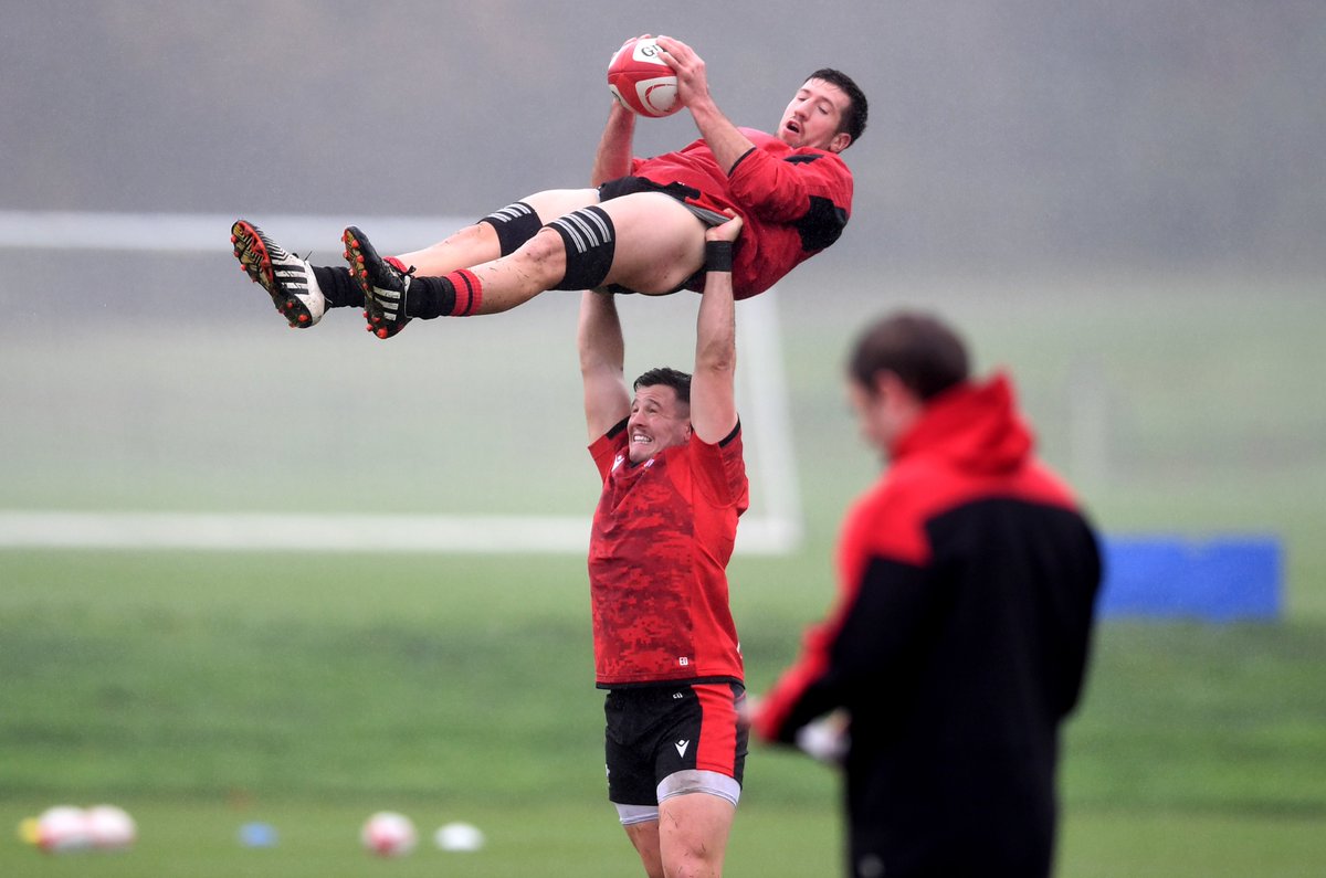 dragonsrfc's tweet photo. 📸 WALES | Fair to say @elliotdee2 has just smashed that training session... 💪😲🙌

#Rise #BringYourFire🔥 https://t.co/p9cqPGVkGS
