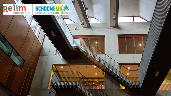 StichtingRelim's tweet image. De samenwerking tussen @Gem_Kerkrade Relim en d'r Sjalter krijgt vorm in het Flexiforum Kerkrade. d'r Sjalter pakt onderhoudsklussen op; Relim schoonmaak en bemensing van de receptie. Onze medewerkers werken er een paar weken en doen dit al met duidelijk, zichtbare resultaten 💪