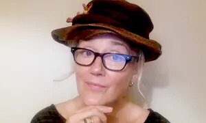 Support4Sophiex's tweet photo. Sophie Thompson wearing glasses 👓💜. #perfection #lookingstunning #justafewofmyfavourites https://t.co/a1WPEh0DHX