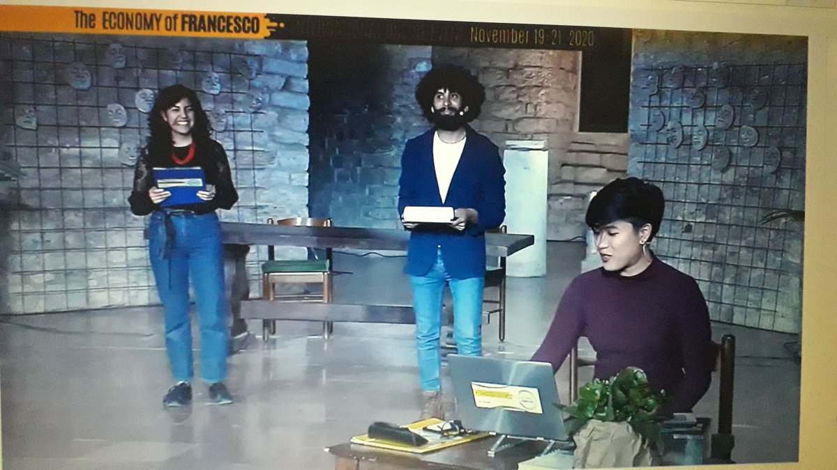 ProfVale's tweet photo. Ma avete notato il sorriso della presentatrice?? E' la nostra Catalina HInojosa, una delle giovani change makers piu' attive in Agriculture and Justice Village! Go Catalina Go! @AgricoltureF #EconomyofFrancesco #economy #Agriculture @Pontifex_it https://t.co/ZBOUqMTJ0U