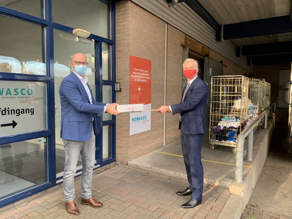 ProvUtrecht's tweet photo. Vandaag is het de @DagvdOndernemer, een initiatief van @mkbnl. Commissaris van de Koning, @HansOosters, en gedeputeerde @RobertStrijk gingen bij enkele ondernemers langs om hen in het zonnetje te zetten. #DagVanDeOndernemer #dvdo #dvdo2020 #mkb #mkbnederland #zelfstandigen https://t.co/2TN9ammYhb