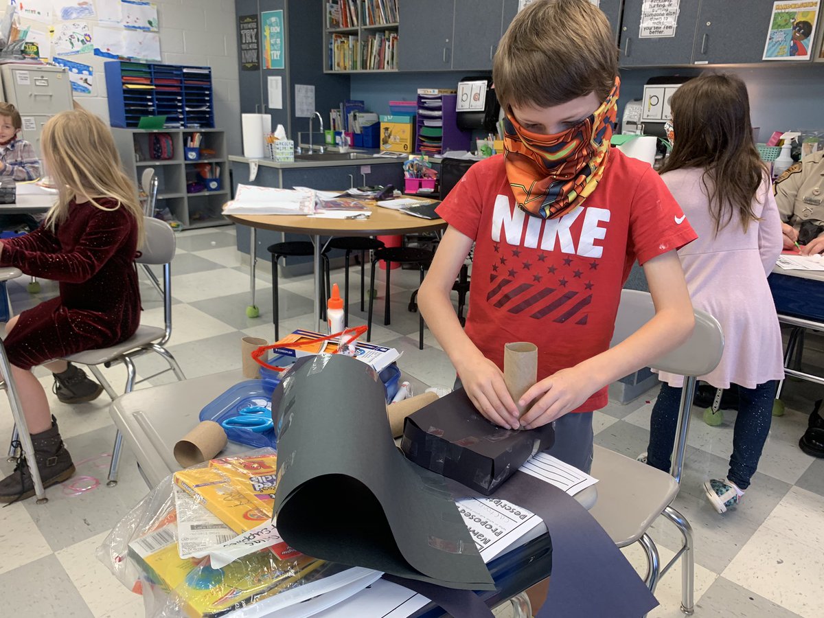 DeannaLeake's tweet photo. Who says there can’t be a Macy’s Day Parade this year?! After reading #BalloonsOverBroadway, #CBSeaStars in @BKepiro class are making their own parade balloons. #5StarDifference @CBElementary @NewHanoverCoSch https://t.co/oaHKPaW1I8