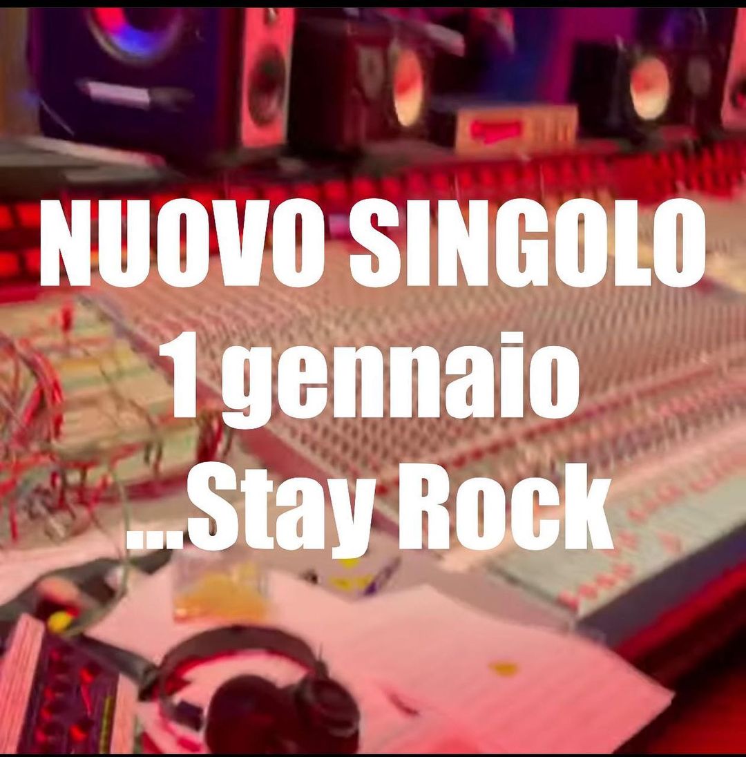 Registrazioni Nonstop 🎉🚀🎈 Stay Rock Stay Safe... Stay tuned #newsong #nuovoalbum #nuovocapitolo #saga #vascorossi #nuovacanzone #vasconews #1gennaio2021 #nuovoanno #csdb #workinprogress #musicanonstop #vascononstop #fuckcovid19 #rinascere #arrivarevivisanielucidifinoal2021