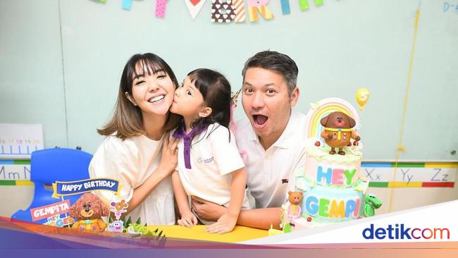 tapair1's tweet photo. Harapan Gading Marten Buat Masa Depan Gisel dan Gempi https://t.co/94VI4JCoNT https://t.co/Rbjcs2ZrDE