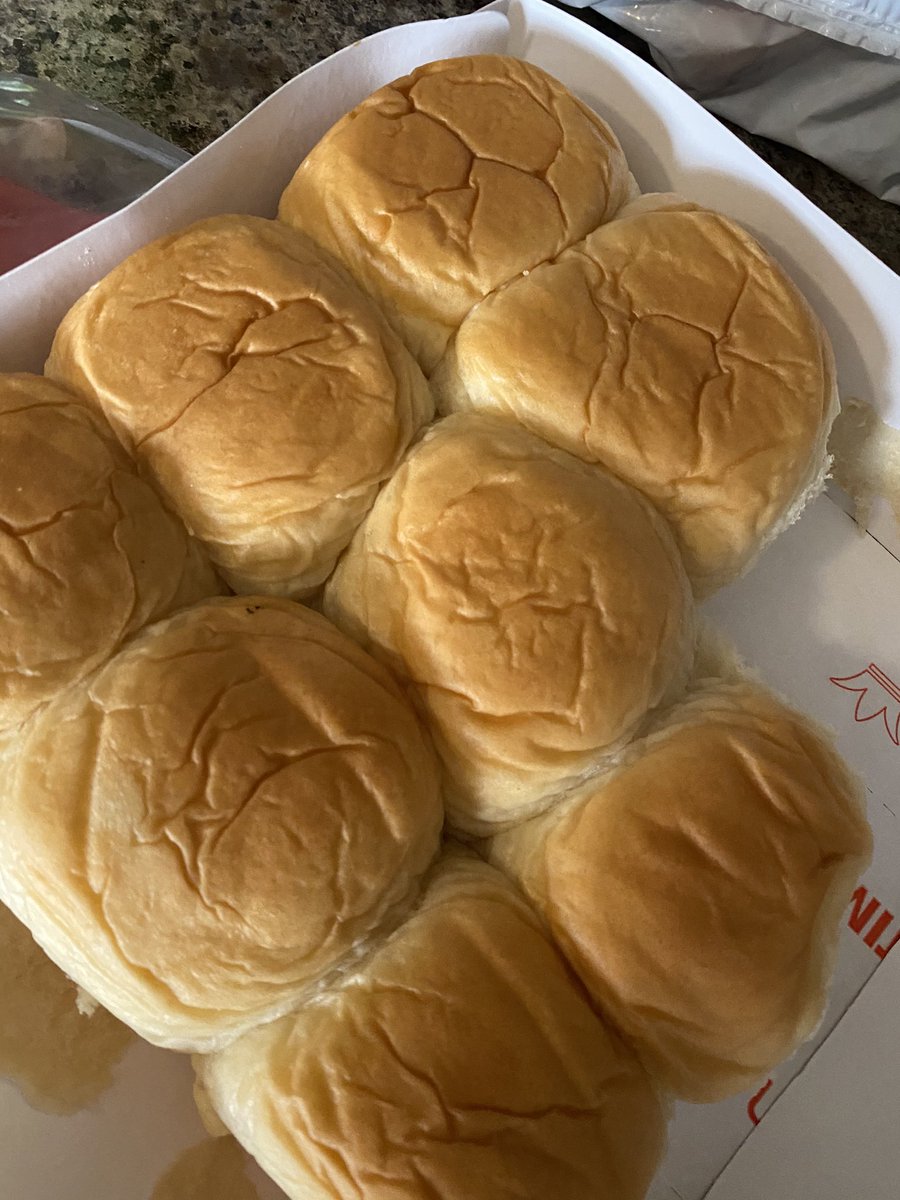 LawCannon's tweet photo. So I got inspired to try this.

Turned some Hawaiian rolls into French Toast.... and this was FIRE 🔥🔥🔥🔥🤤 https://t.co/2w76UoaqNc