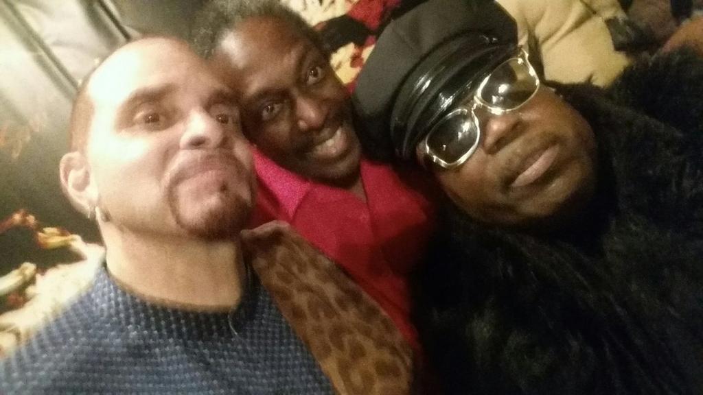 JANEDOEONDAFLOW's tweet photo. Wanna sendin a bundle of LUV 💐🌻🌹🍀 to @sinbadbad
prayers for you G #GODGOTCHU
#Strength healing & overcoming all obstacles sent yo way in JESUS name AMEN 👊🏼🙏🏼 💚👽🙌🏼💐 hope dis puts a smile on yo face 😁😁 you got dis!💋 https://t.co/ofP8el4LHv