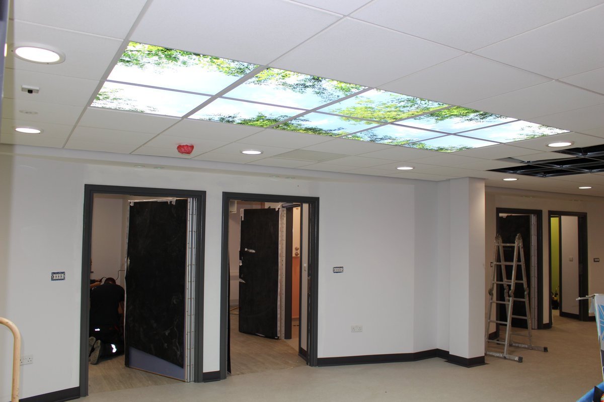 HopwoodElectric's tweet image. What a difference a month can make, with Phase 1 completion imminent on our Fairfield Hospital project.

New, secure LED Lighting &amp;amp; Power Distribution, and stunning @HelloVisualite panels to create a calming atmosphere.

#NHS #MentalHealth #LEDLighting #Hospital #Construction