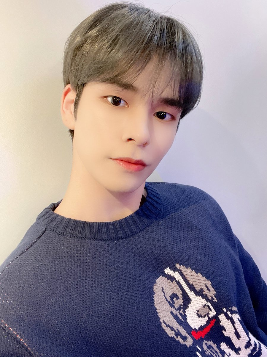 CRAVITY_twt's tweet photo. 러비티 오늘 하루도 고생많았어요☺️
잘자요❤️
#크래비티 #세림 #셂나잇 https://t.co/pHMOMqiyr0