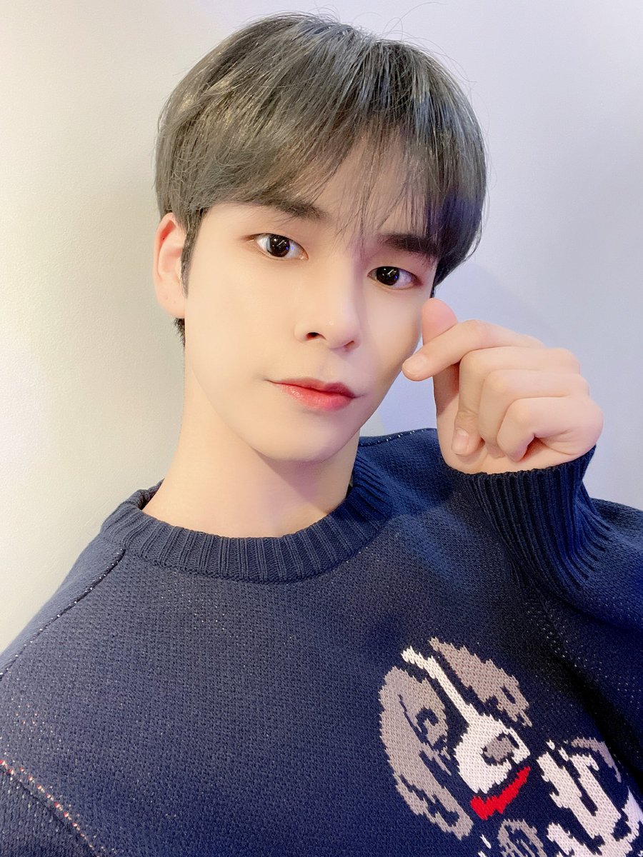 CRAVITY_twt's tweet photo. 러비티 오늘 하루도 고생많았어요☺️
잘자요❤️
#크래비티 #세림 #셂나잇 https://t.co/pHMOMqiyr0