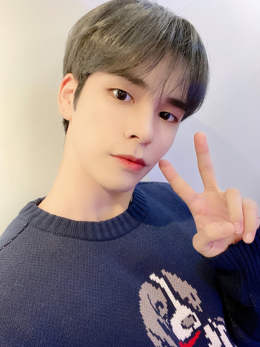 CRAVITY_twt's tweet photo. 러비티 오늘 하루도 고생많았어요☺️
잘자요❤️
#크래비티 #세림 #셂나잇 https://t.co/pHMOMqiyr0