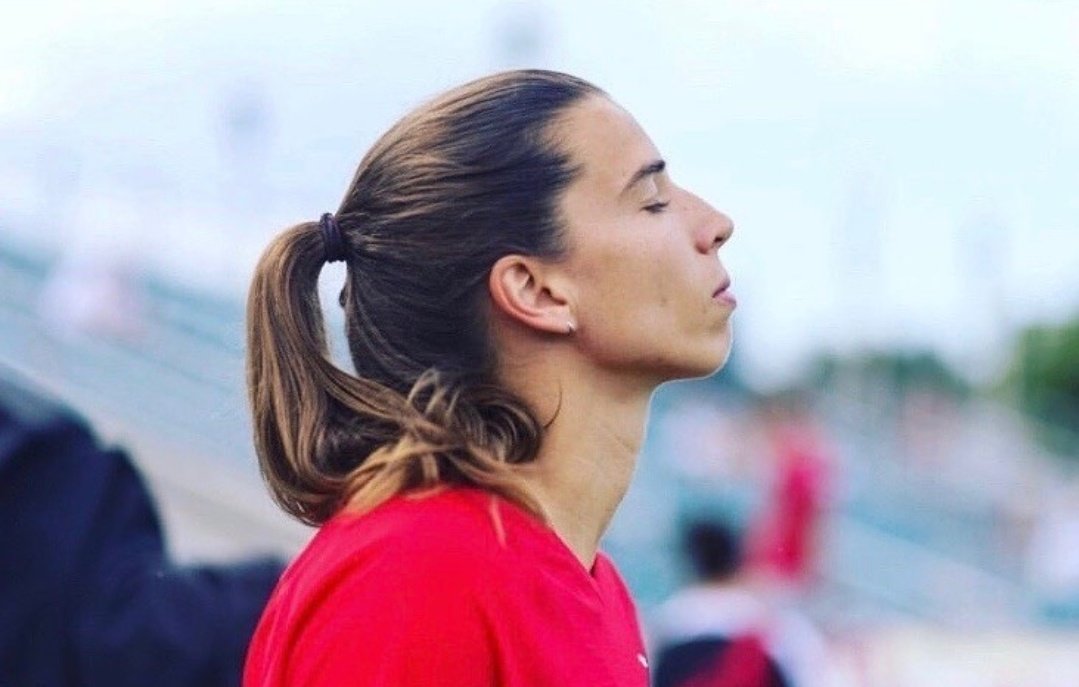 Tobin Heath's jawline; a thread