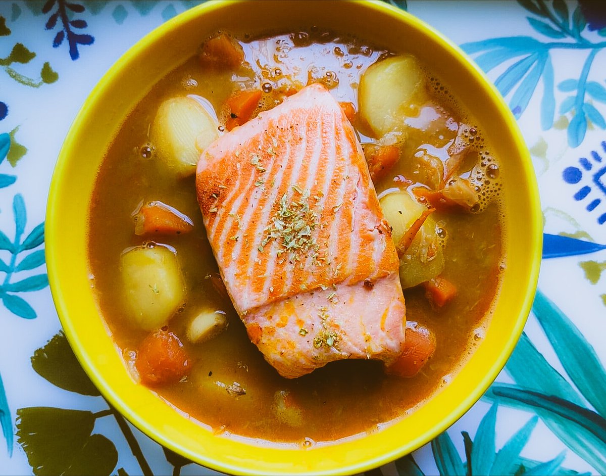 healthy_wild's tweet photo. Que bien ha empezado el finde. Entrenamiento, café en buenísima compañía, sol y guisito... #cocinaloquecomes #nutrimenu #menuorg #lowcarb #ketoidea https://t.co/Q5hwA1OYqr