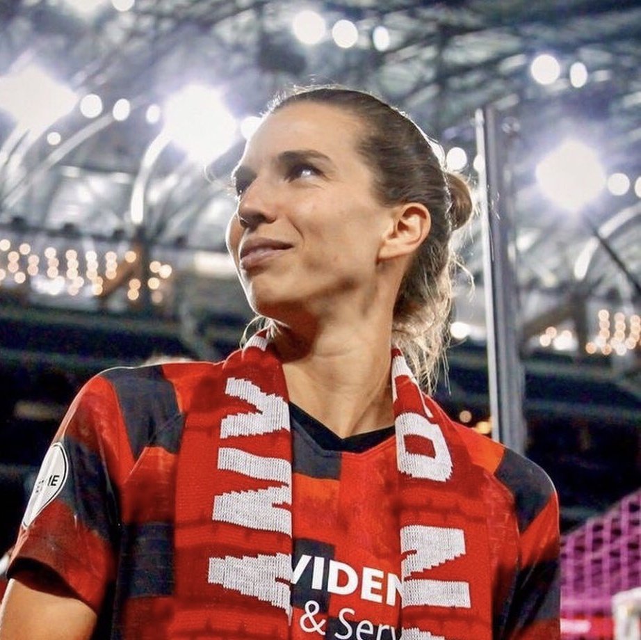 Tobin Heath's jawline; a thread
