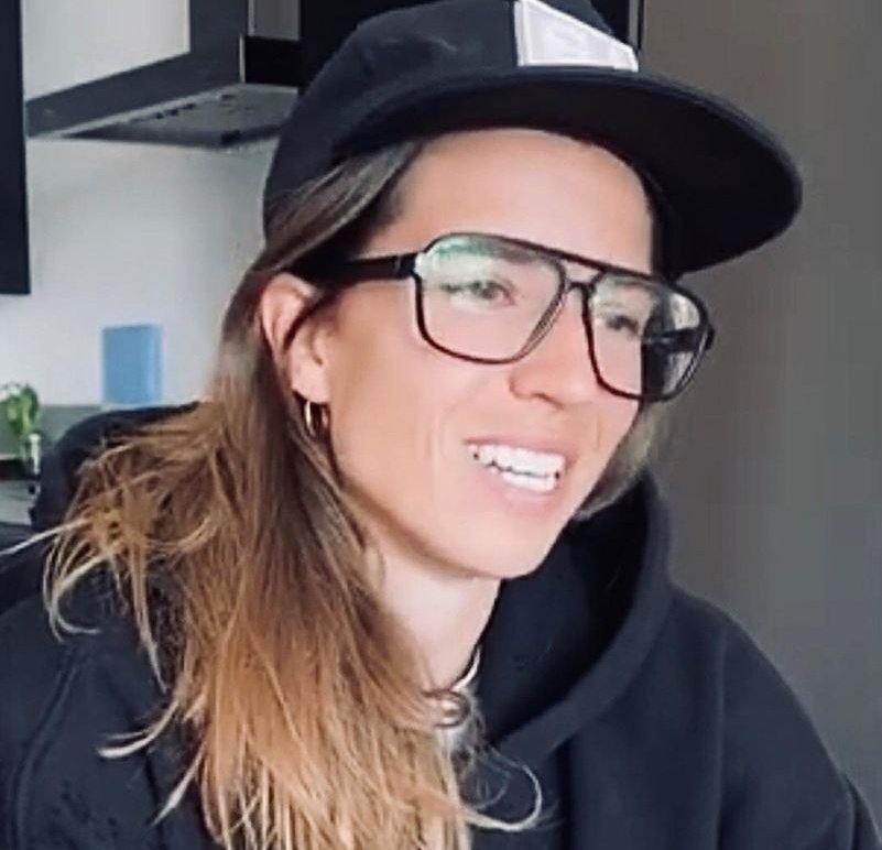 Tobin Heath's jawline; a thread